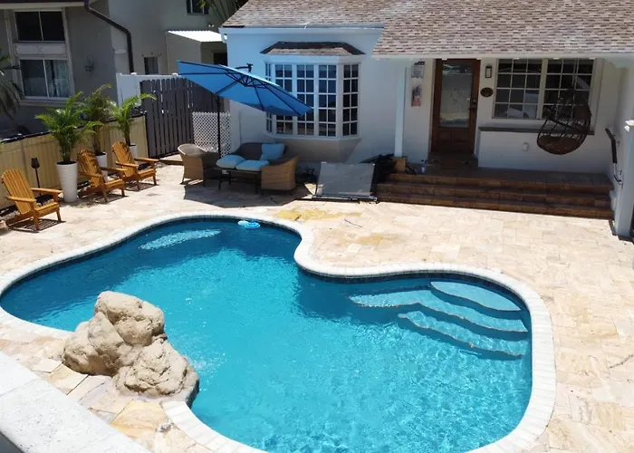 Villa Rio Vista - Massive Las Olas Compound With Pool & 3 Living Areas With Kitchens Fort Lauderdale